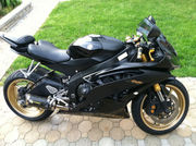 2009 Yamaha R6 Black and Gold